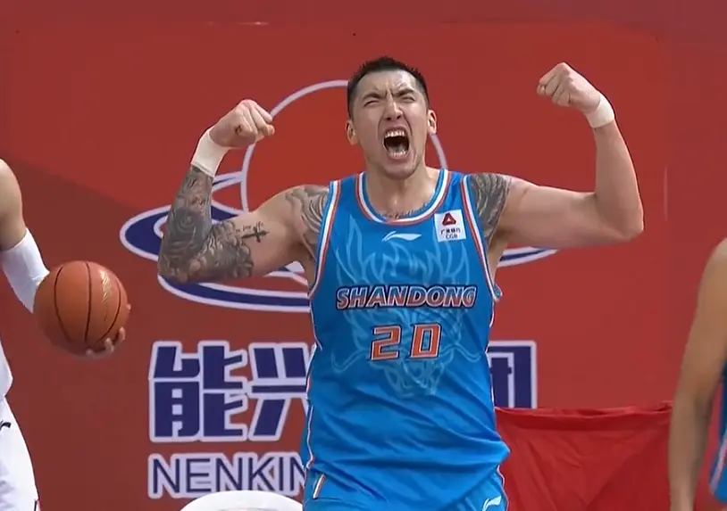 这样经验丰, 场上奔跑的, 便被鞠维松